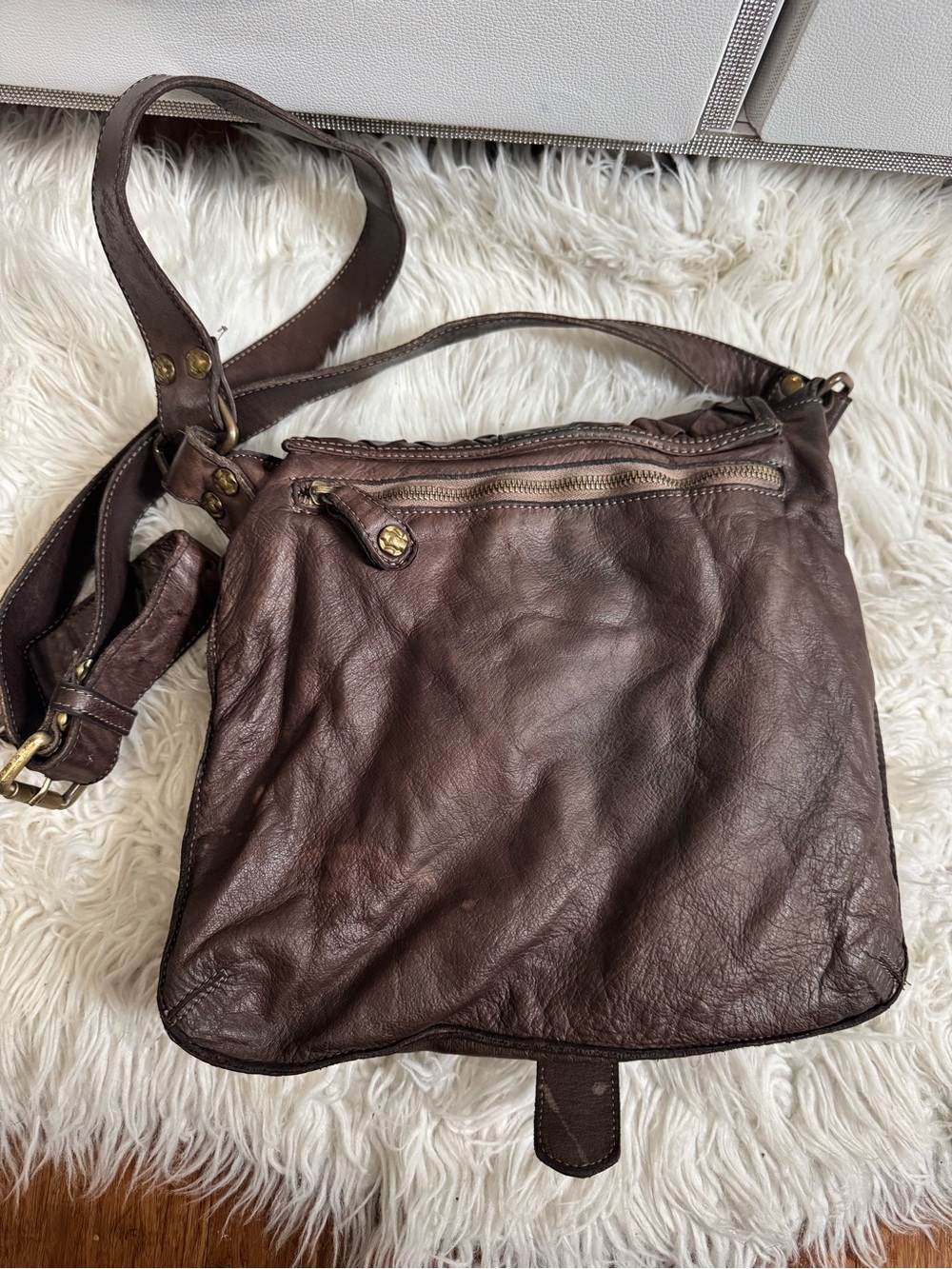 Civico 93 Woven Distressed Leather Crossbody Bag in Dark Brown - Picture 3 of 9